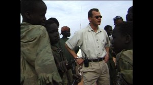 Ian Lundin med barnsoldater i södra Sudan